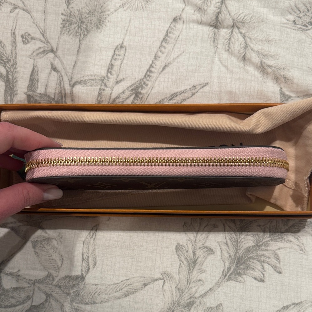 Louis Vuitton style pencil case - Picture 5 of 6
